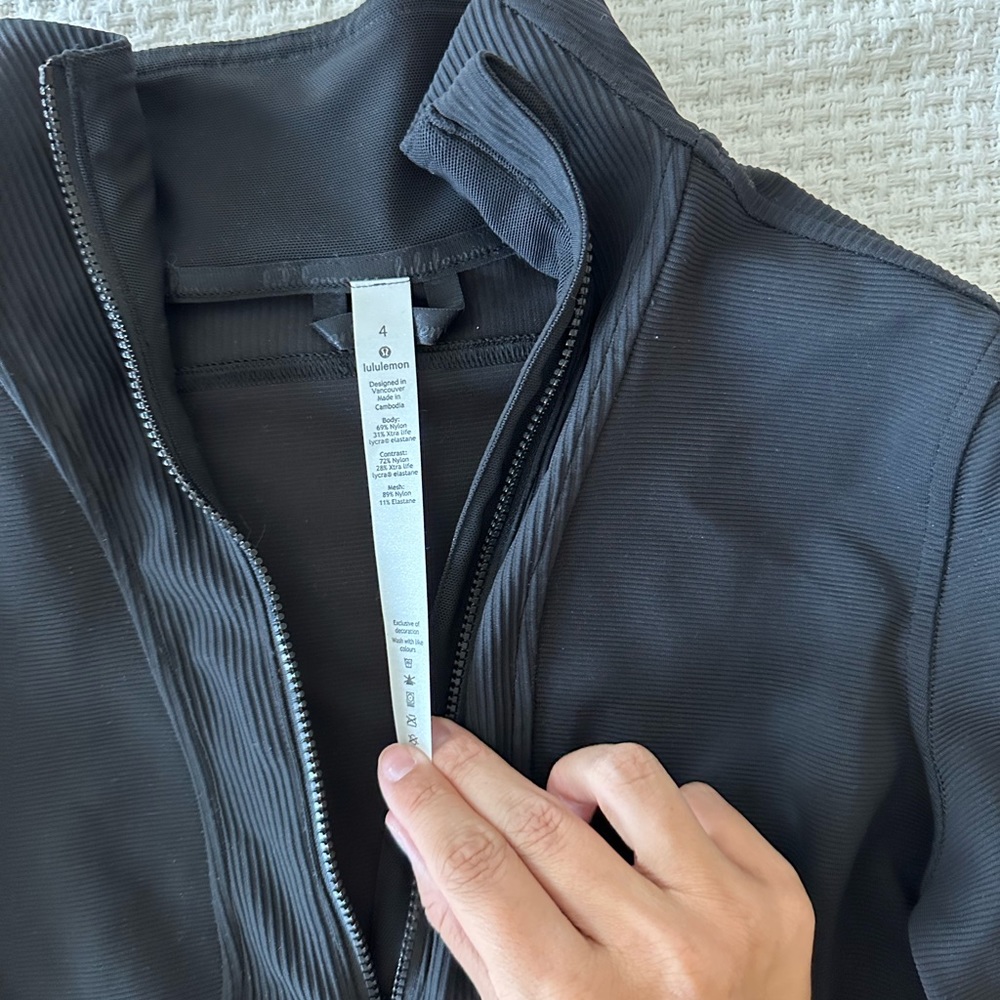 Lululemon half zip up jacket - Picture 3 of 4